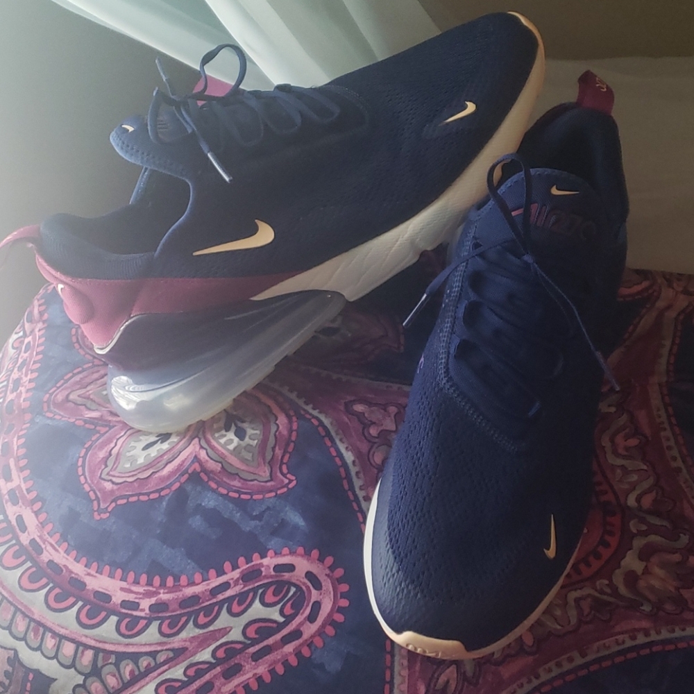 Nike Women's Navy Blue and Burgundy Air Max 270 Sneakers